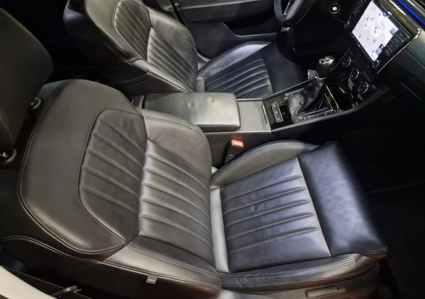 Skoda Superb cena 70900 przebieg: 198445, rok produkcji 2016 z Warszawa małe 781